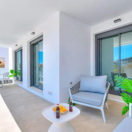 Beautiful New 2bdr Apartment *