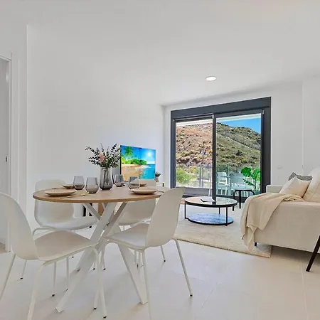 Beautiful New 2bdr Apartment