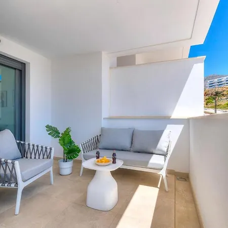 Beautiful New 2bdr Apartment *